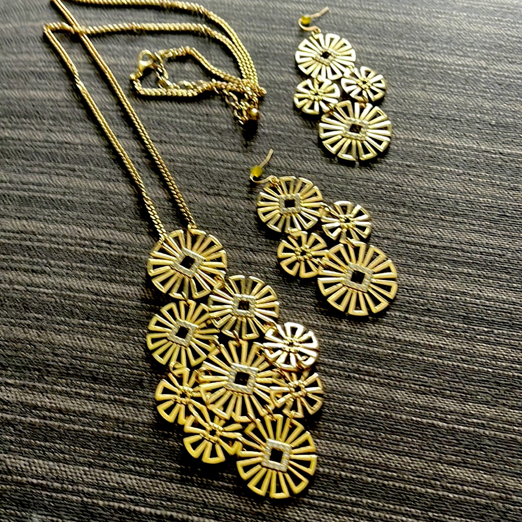 Necklace & Earrings